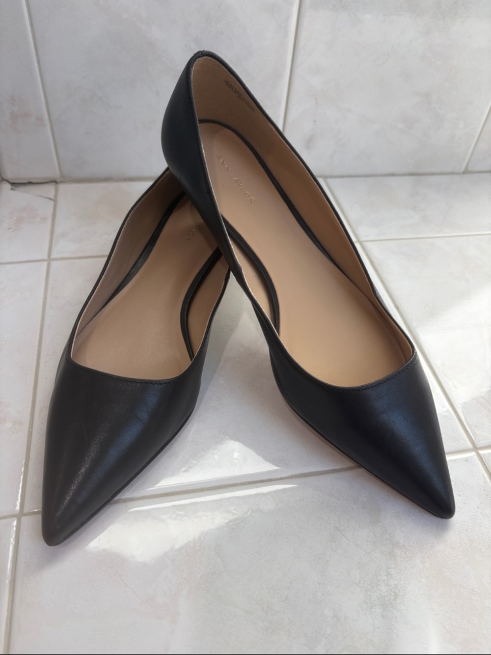 Ann Taylor Black Leather Pointed-Toe Low Kitten Heel Shoe